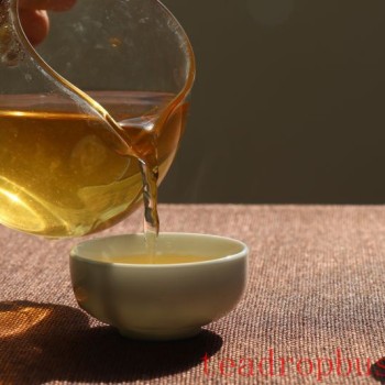 Why do older people like to drink tea?