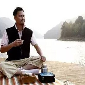 If You Can't Quit Smoking, Try Drinking Tea