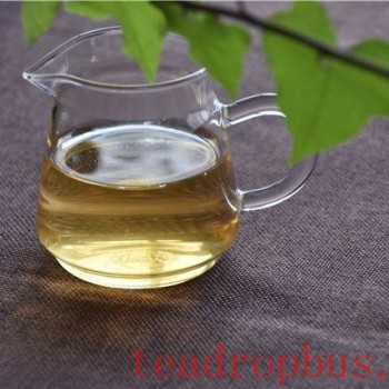 How Many of These Stomach-Harming Tea Drinking Habits Do You Have?