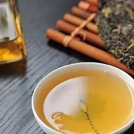 Reason for Deterioration During Tea Storage and Aging: Reduction of Vitamin C