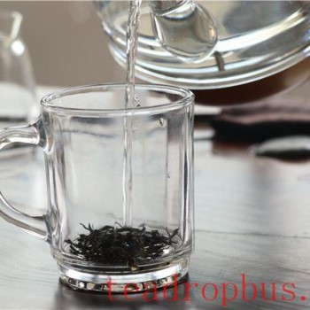 Brewing Yunnan Black Tea: Should the First Infusion Be Discarded?