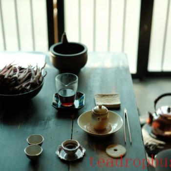 Teaware Collecting Mania: An Irreversible Sign of Tea Love!