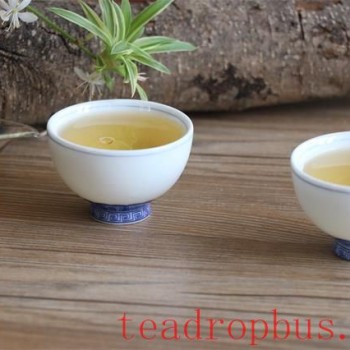 I Offer You Tea in Respect, Granting You the Gentle Passages of Time