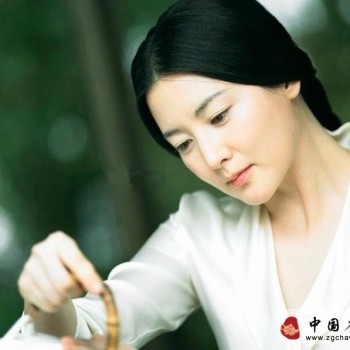 Identifying the Three Aromas of Tea