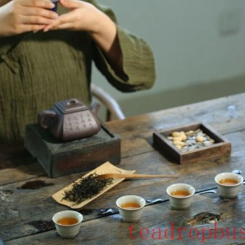 What Kind of Purple Clay Pot Is Suitable for Dianhong?