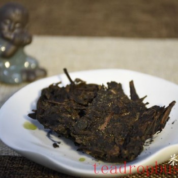 What Goes Well with Dark Tea?
