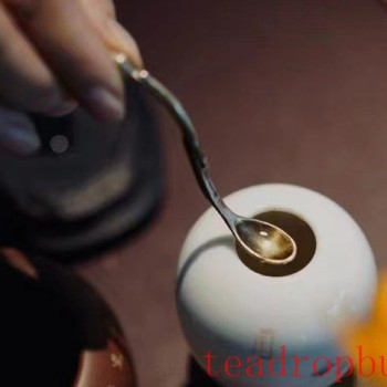 Is it Good to Steep Pu-er Tea with Boiling Water Directly?