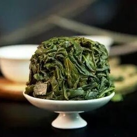 Playing with the tea leaves is the mark of a true connoisseur!