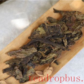 Why does my throat feel dry after drinking tea?