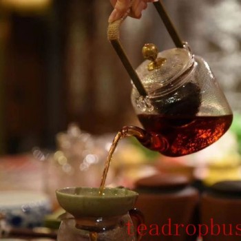 Why do some people lose weight while others see no change when drinking Pu-er tea?