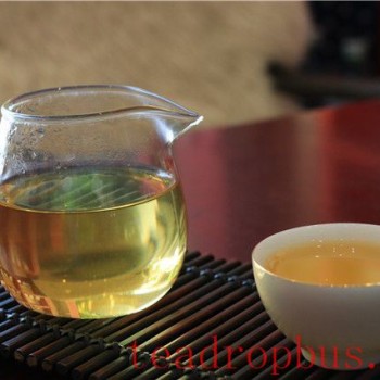 How to Pour Water for Better-Tasting Tea!
