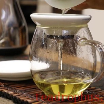 Drinking Tea This Way, Do You Still Want Your Stomach?