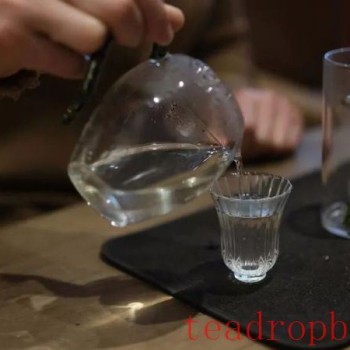The Aroma of Tea Before the First Sip