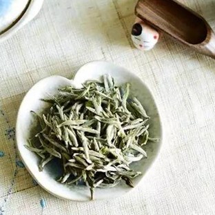 Is the Claim That White Tea Has the Same Effects as Rhinoceros Horn Exaggerated?