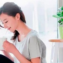 Women Drinking Tea, How Can They Not Be Selective?