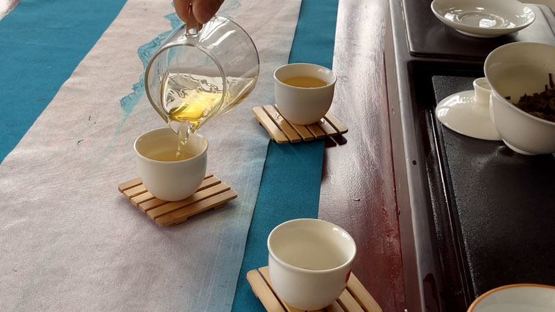 Xinhua News Reports on Wuyuan County: Construction of a "Large Base" for Tea Gardens Boosts Tea Exports
