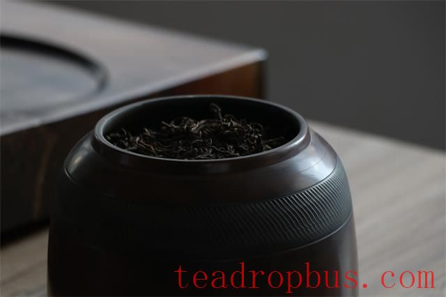 Is it Good to Store Pu'er Tea Long-term in a Sealed Bag?-3