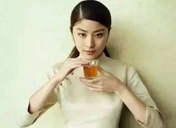 Women Drinking Tea, How Can They Not Be Selective?-6