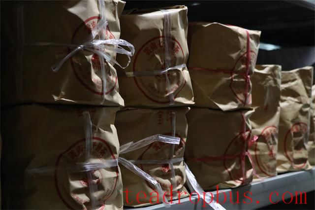 What is the typical moisture content of dried tea?-3