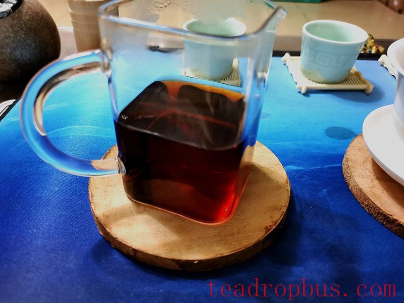 How to Determine If Pu'er Tea Has Become Moist-2