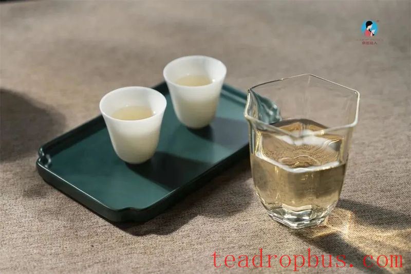 Why do people store compressed Pu'er tea instead of loose leaf?-2