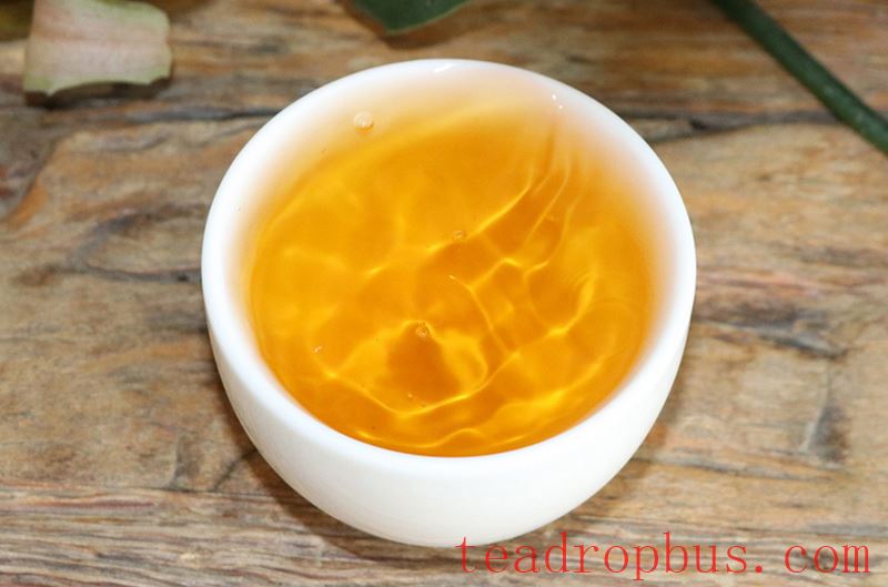 Price of Fengqing Yunnan Black Tea Golden Tips Spring Tea-3