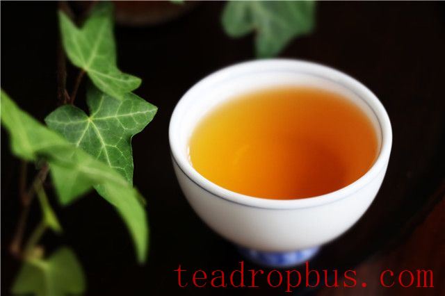 How Much Does Yunnan Black Tea Cost per Pound?-4