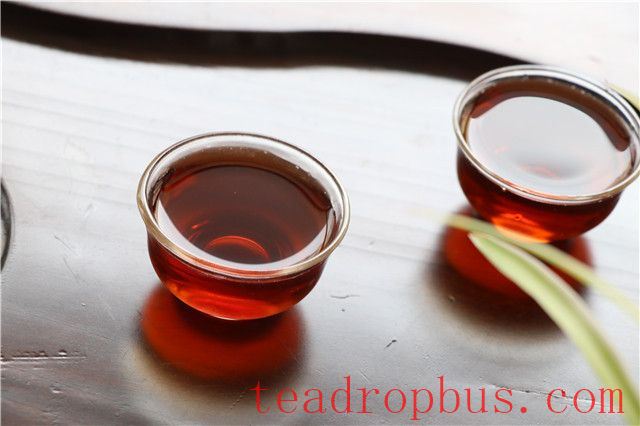 Benefits of Drinking Ripened Pu'er Tea in Summer-3