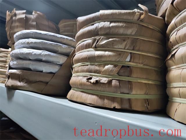 What are the advantages of storing Pu'er tea in its place of origin?-1