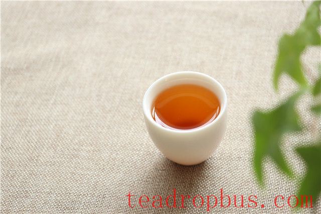 Can Yunnan Dian Hong Black Tea Be Consumed After Its Expiry Date?-4