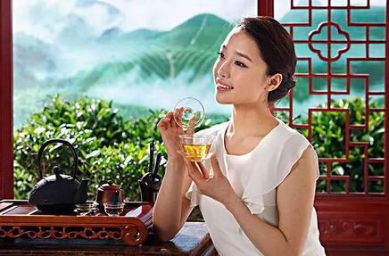 Women Drinking Tea, How Can They Not Be Selective?-5