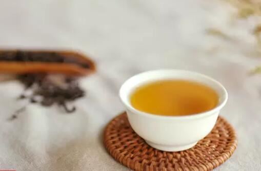 It's often said that raw Pu'er is cooling and ripe Pu'er is warming. How can we navigate this?-1