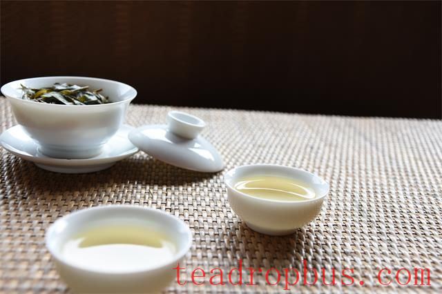 Differences Between Pre-Ming and Pre-Rain Pu'er Spring Teas-3