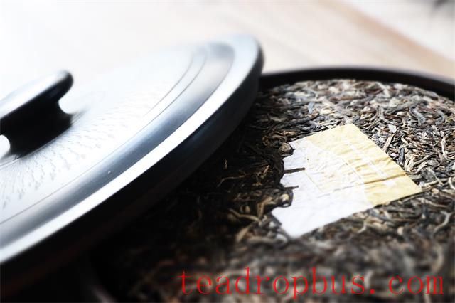 The Difference Between Raw and Ripe Pu'er Tea, and How to Select Genuine Pu'er Tea-1