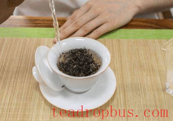 Can a Hainan Yellow Rosewood Teapot Be Used for Brewing Tea? Revealing the Perfect Combination of Traditional Craftsmanship and Modern Tea Art-1