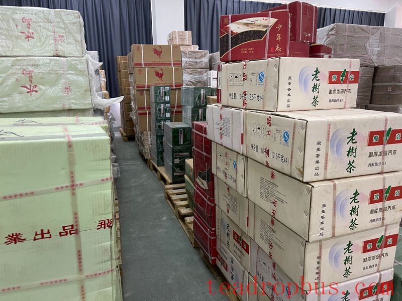 What are the precautions for storing Pu'er tea cakes?-4