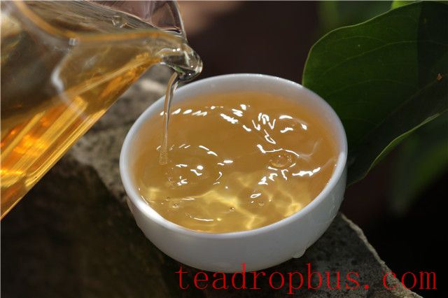 What are the advantages of storing Pu'er tea in its place of origin?-5
