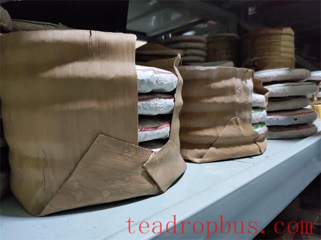 Puer Tea: Is Loose Tea or Cake Better for Storage?-3