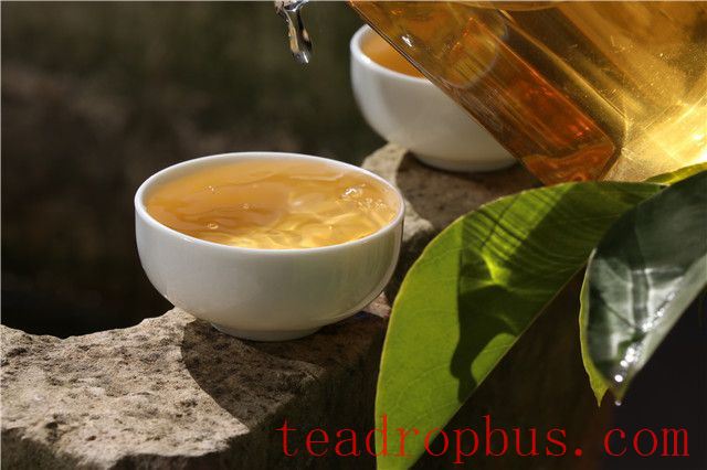 Tea Water May Counteract the Efficacy of Medications-2