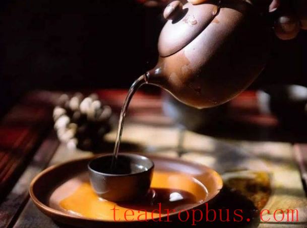 Brewing Green Tea with a Purple Clay Teapot-3