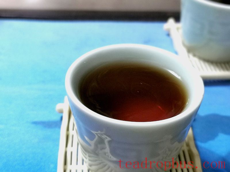 How to Determine If Pu'er Tea Has Become Moist-3