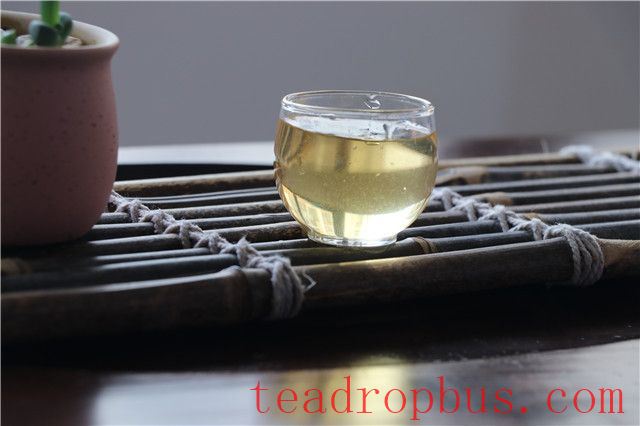 Features of the Ancient Tree Tea from Mahahei in Yiwu-3