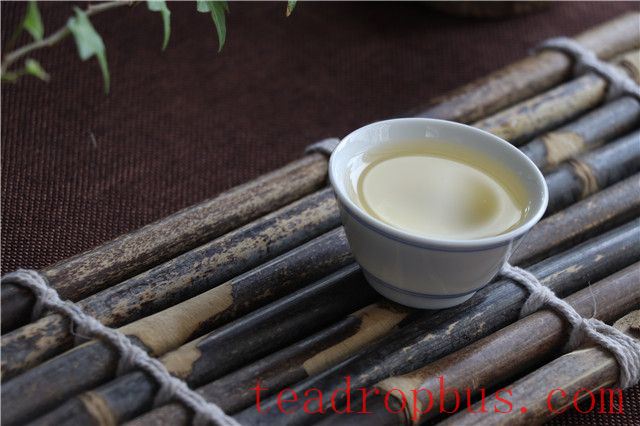 Differences Between Pu'er Spring Tea and Autumn Tea-4