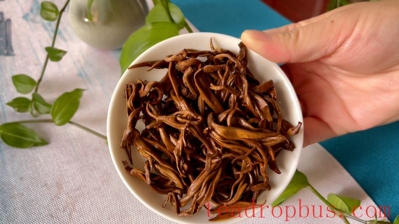 Which is Better: Dian Hong Golden Snail or Golden Bud?-4