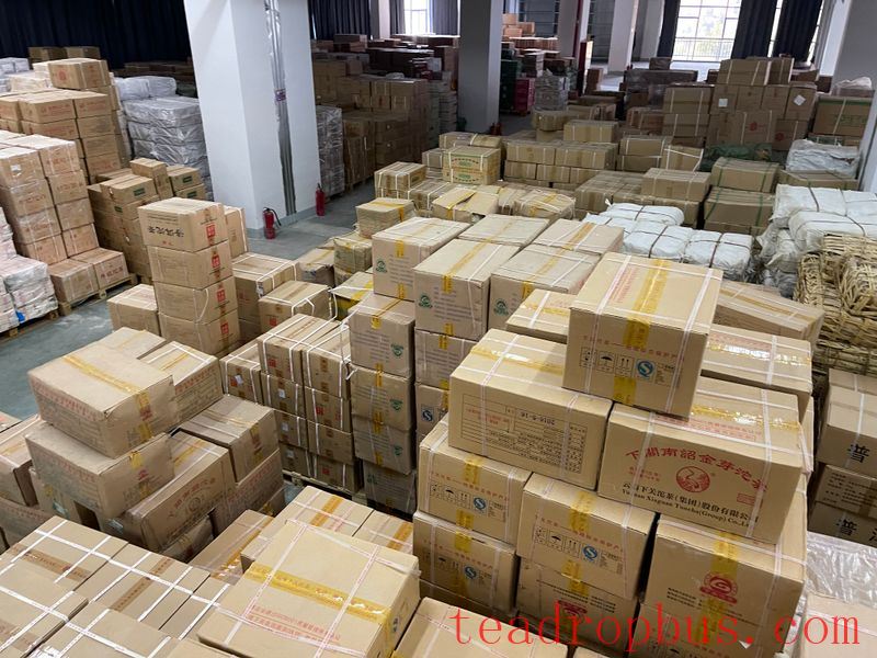 What are the precautions for storing Pu'er tea cakes?-3