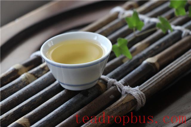 The Benefits and Effects of Drinking Pu'er Tea-3