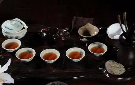 Eight Health Benefits of Tea, Each One Classic-1