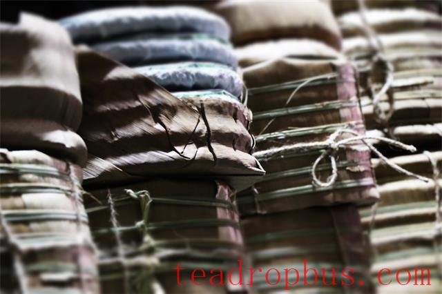 What is the typical moisture content of dried tea?-2