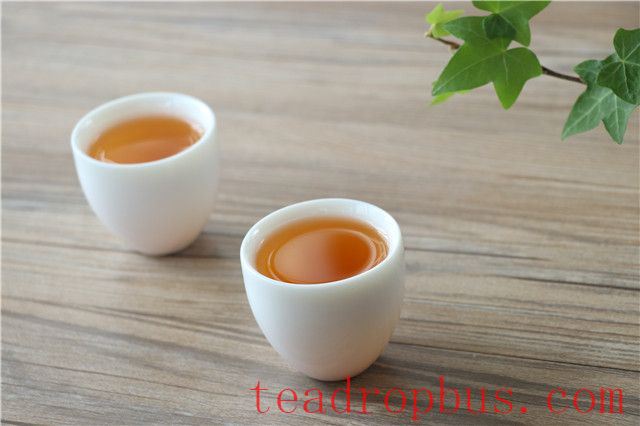 How Much Does Yunnan Black Tea Cost per Pound?-3