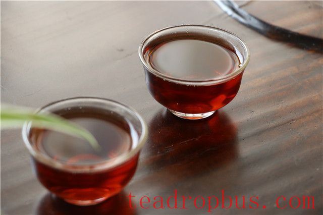 Are You Drinking Pu'er Tea Correctly? 6 Taboos of Drinking Pu'er!-4